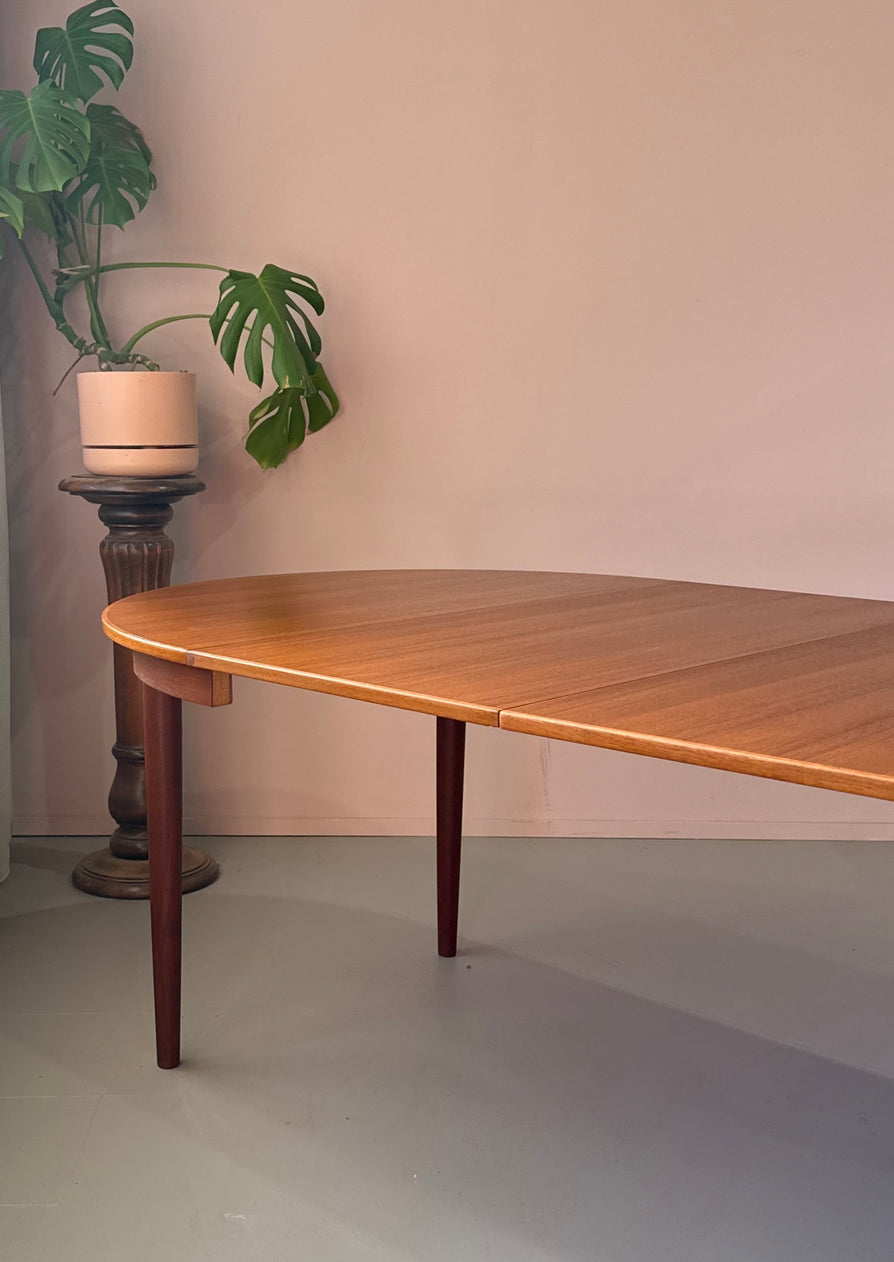 Round Danish Extension Dining Table in Teak