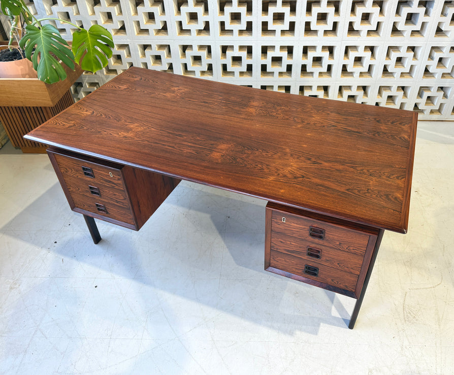 Arne Vodder Desk in Rosewood