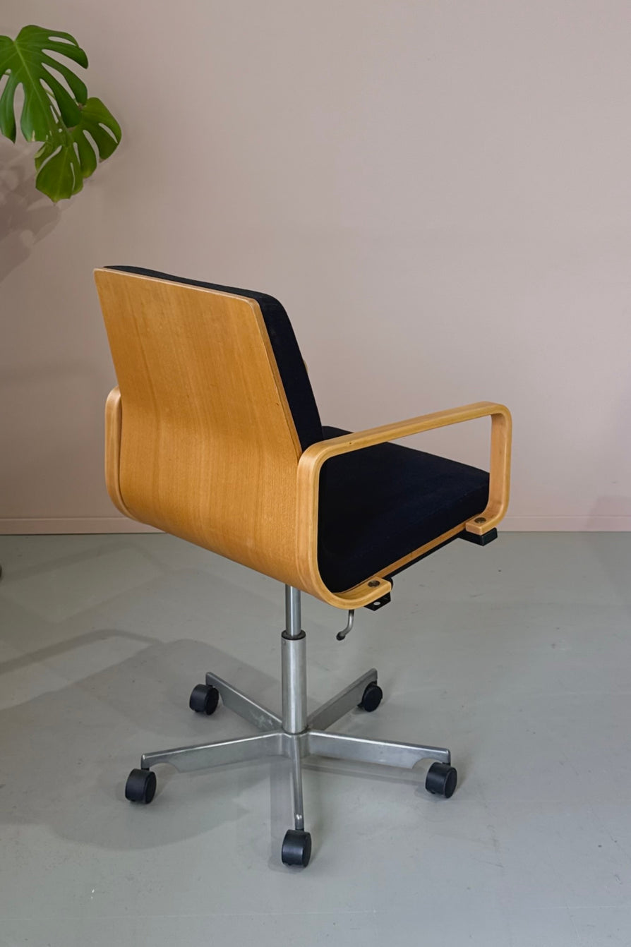 Norwegian Swivel Office Chair