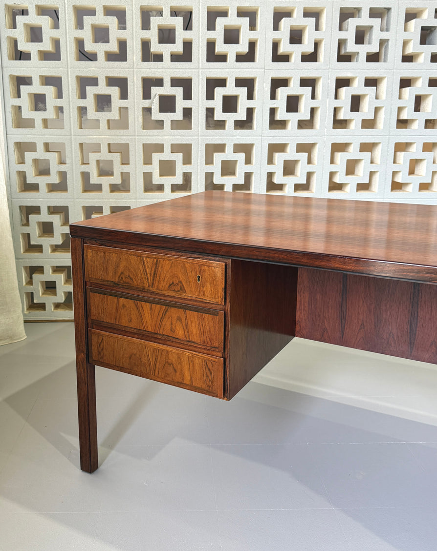 Model 77 Omann Jun Executive Desk in Rosewood