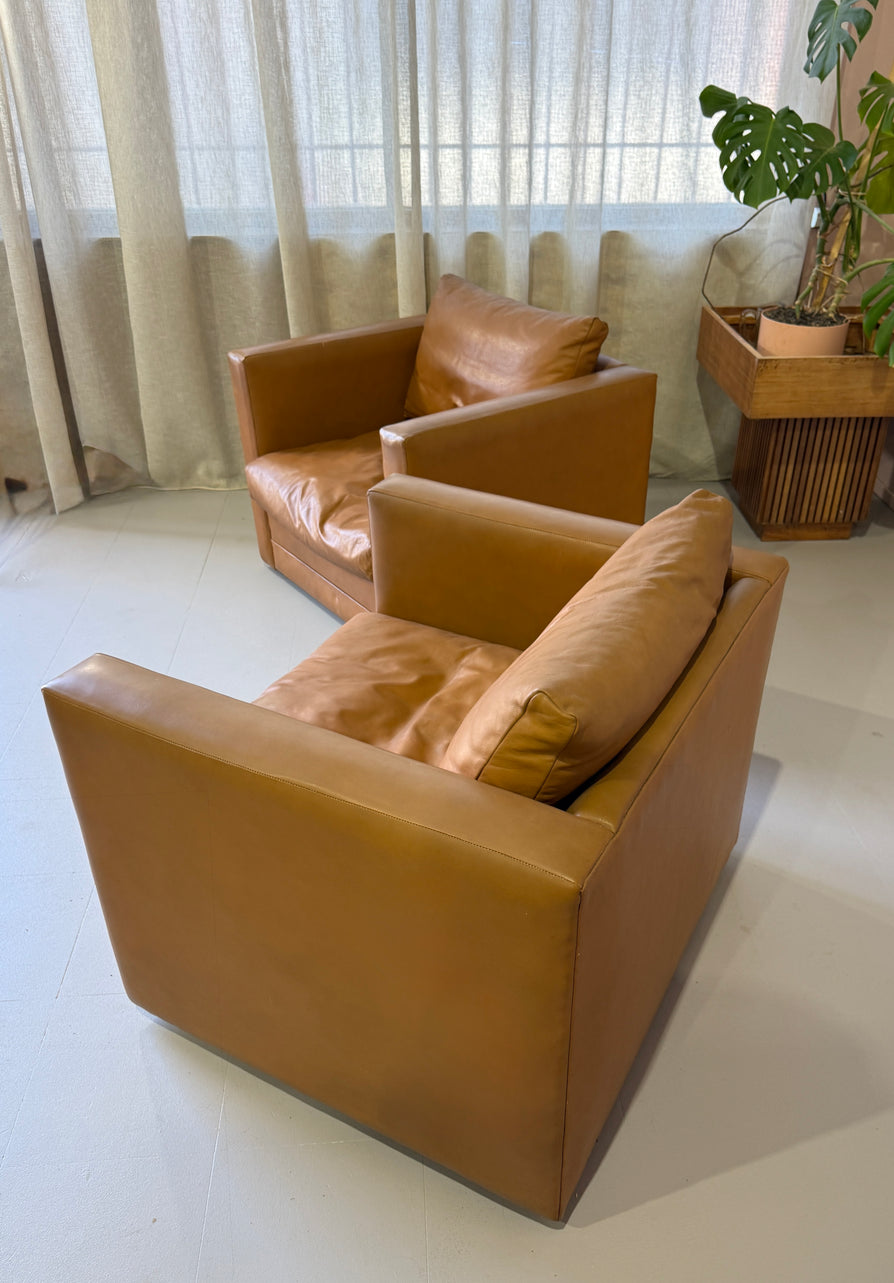 Pair of 1970s Lounge Chairs in Tan Leather