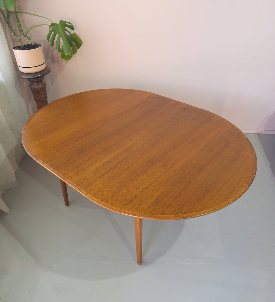 Round Mid-Century Extension Dining Table in Teak