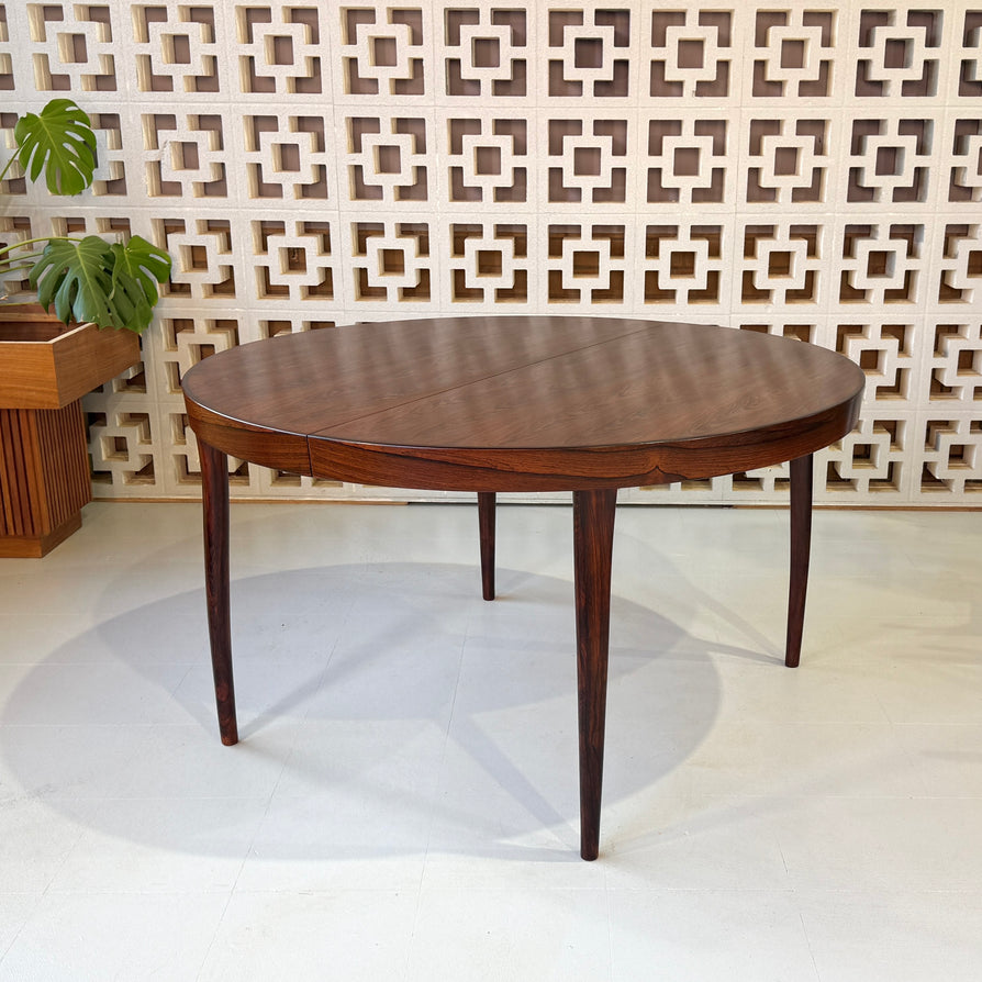 Danish Round Extension Dining Table in Rosewood