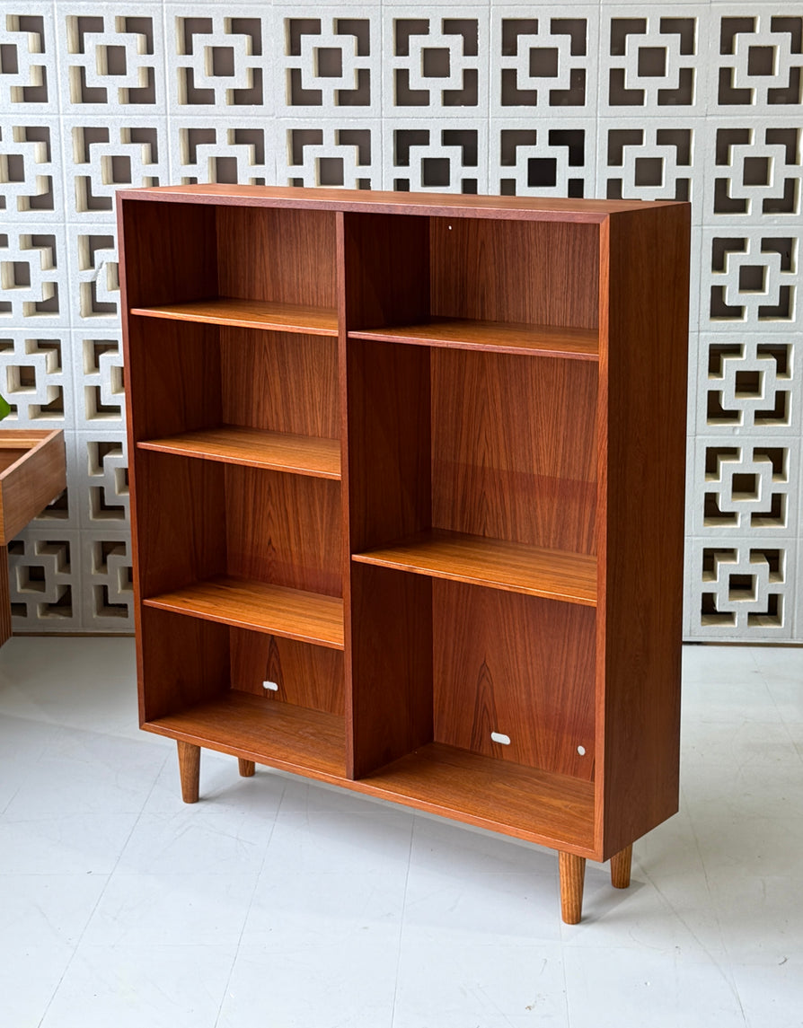 Model Nr. 6 Omann Jun Bookcase in Teak