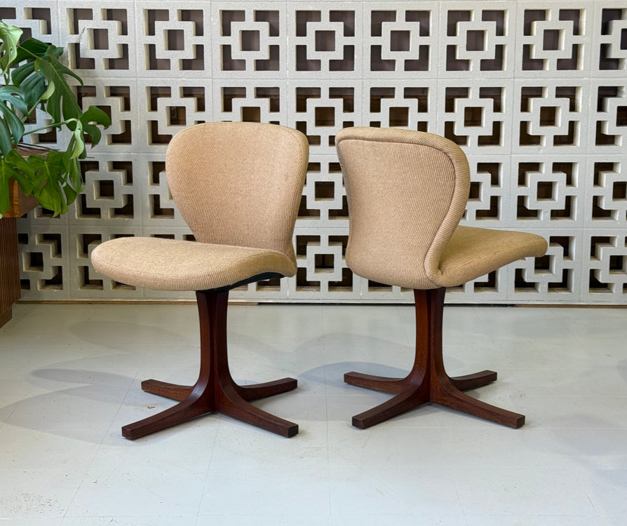 Set of Four Catt Swivel Dining Chairs