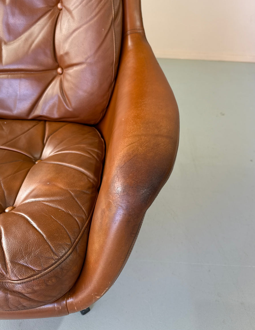 HW Klein Swivel Chair in Leather