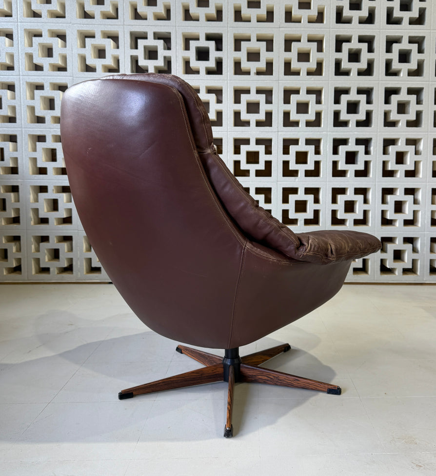 HW Klein Swivel Chair in Brown Leather