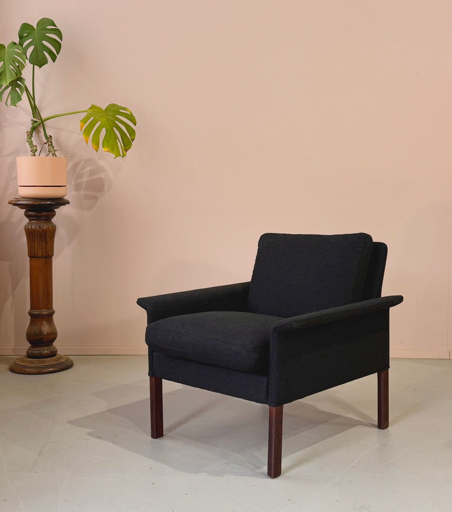Hans Olsen Model 500/1 Chair in Wool