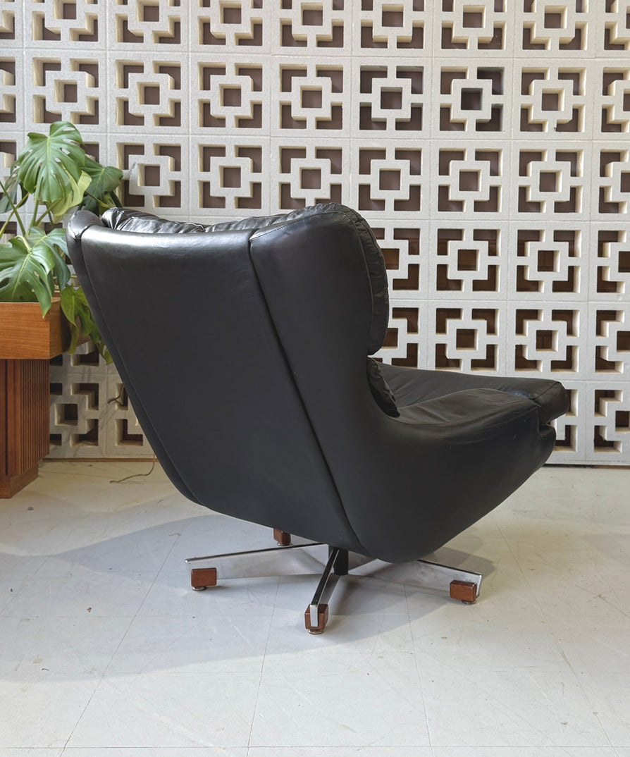 Mid-Century Swivel Chair in Black Leather