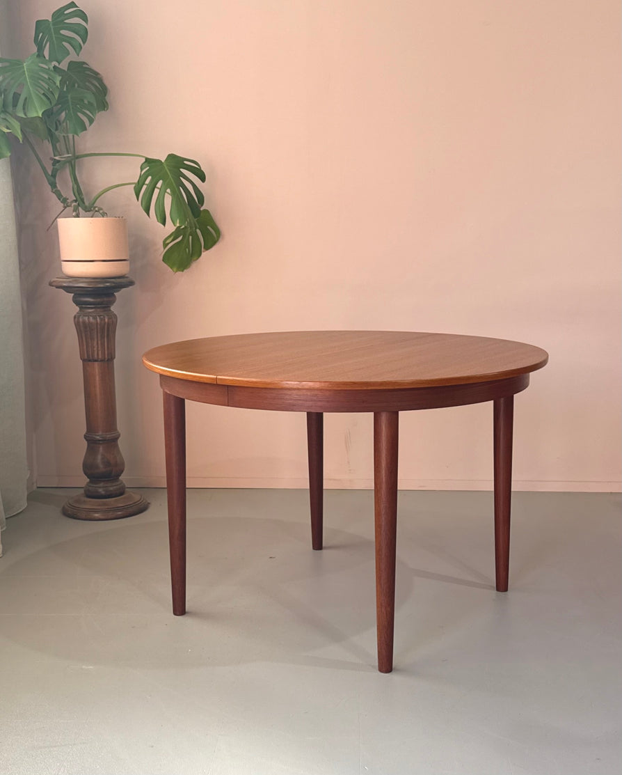 Round Danish Extension Dining Table in Teak