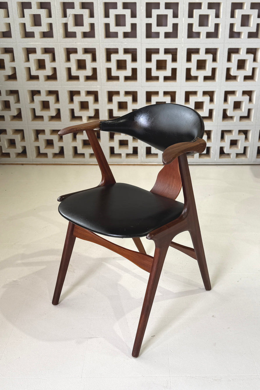 Louis Van Teefelen for AWA Chair