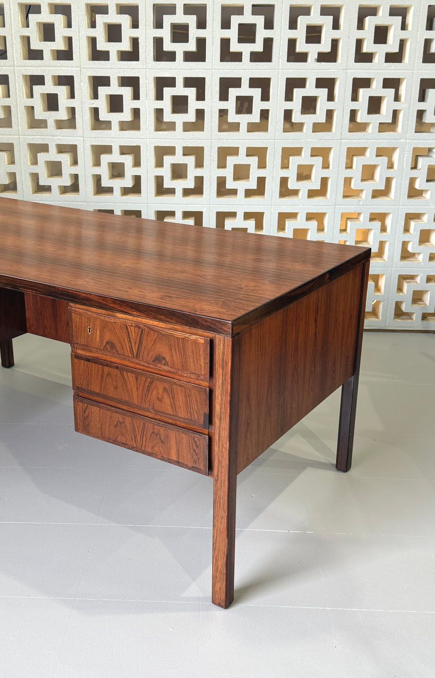 Model 77 Omann Jun Executive Desk in Rosewood