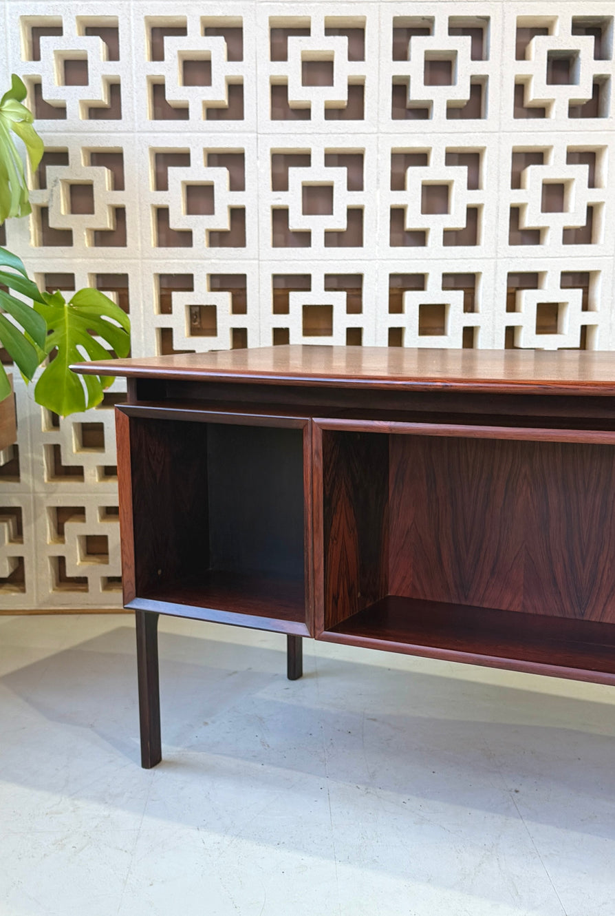 Arne Vodder Desk in Rosewood