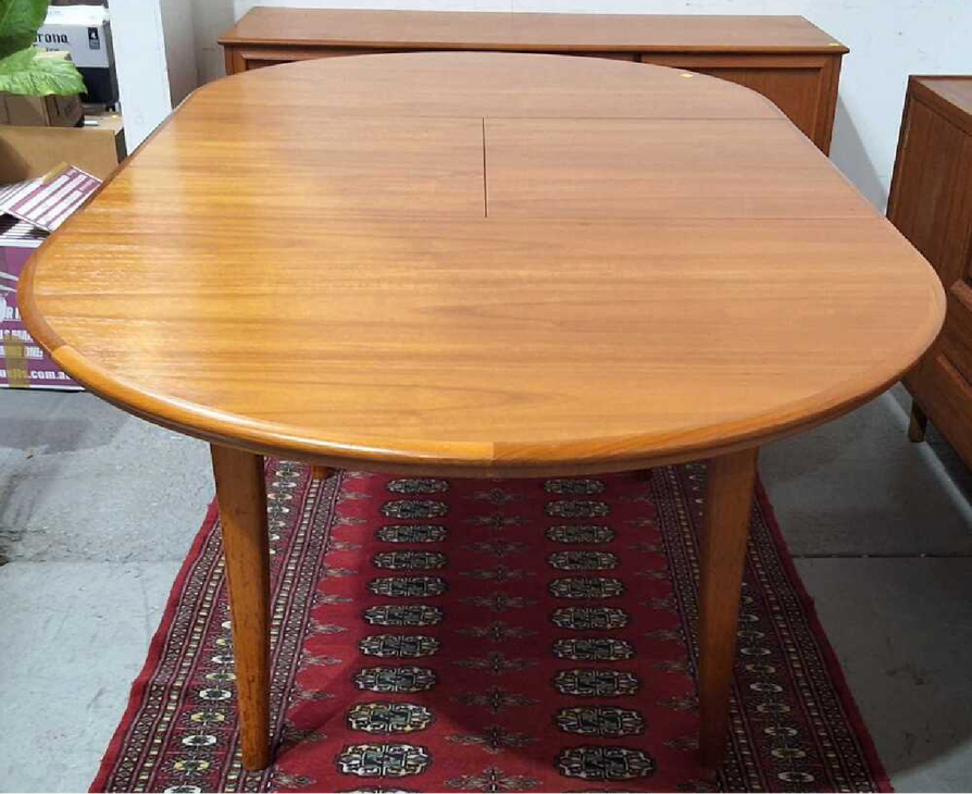 Mid-Century Oval Extension Dining Table