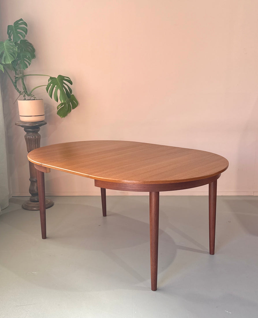 Round Danish Extension Dining Table in Teak