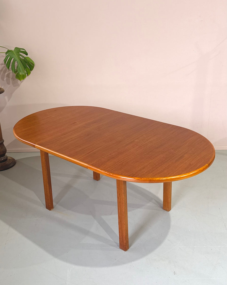 1970s Oval Extension Dining Table by Chiswell