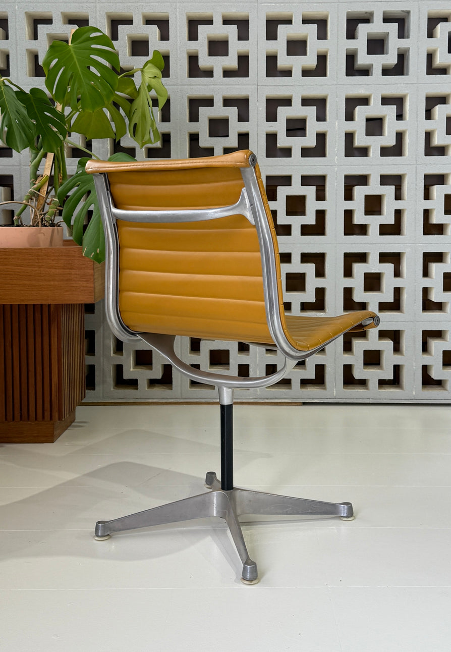 Early Model Eames for Herman Miller Aluminium EA105 Group Chair