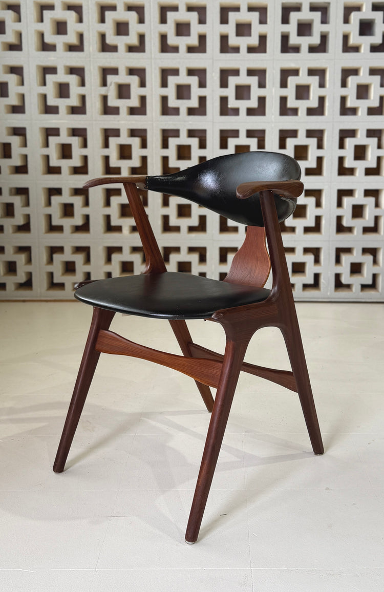 Louis Van Teefelen for AWA Chair