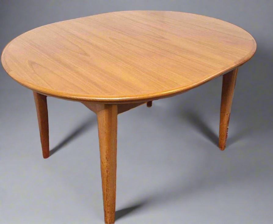 Mid-Century Oval Extension Dining Table