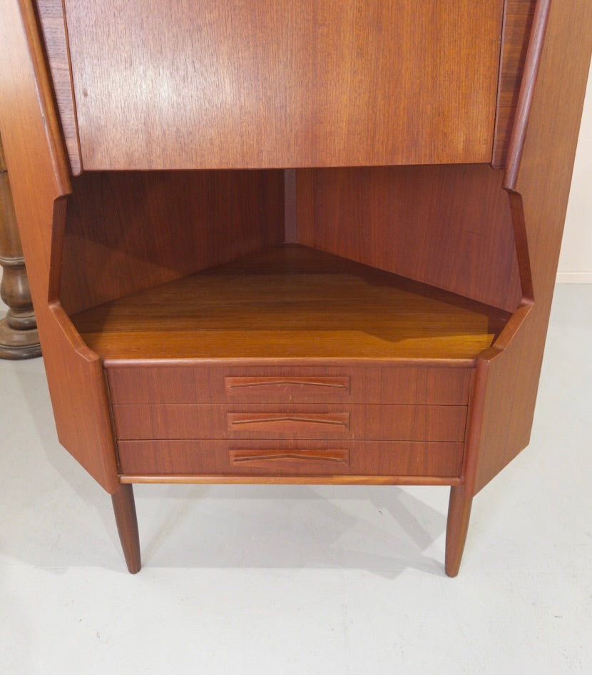 Omann Jun Corner Cabinet in Teak