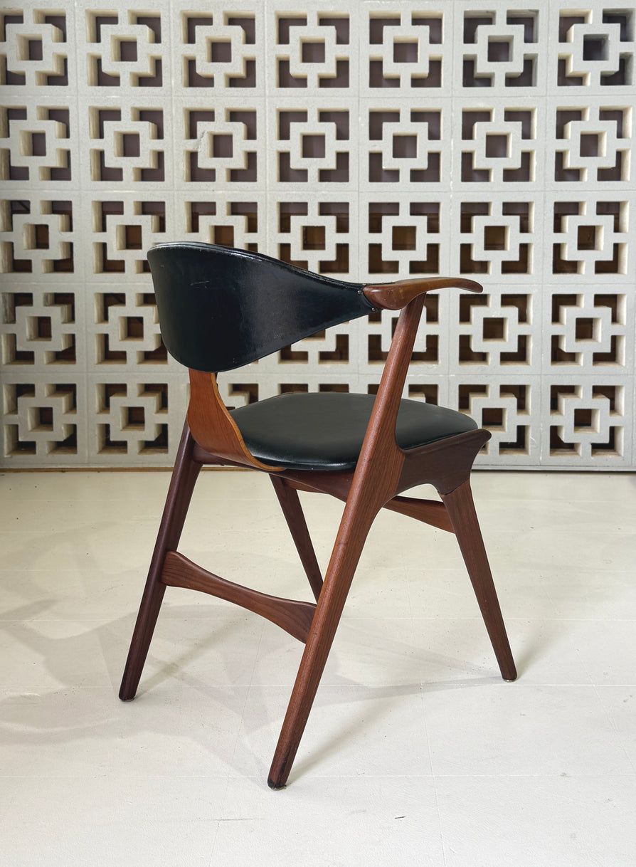 Louis Van Teefelen for AWA Chair