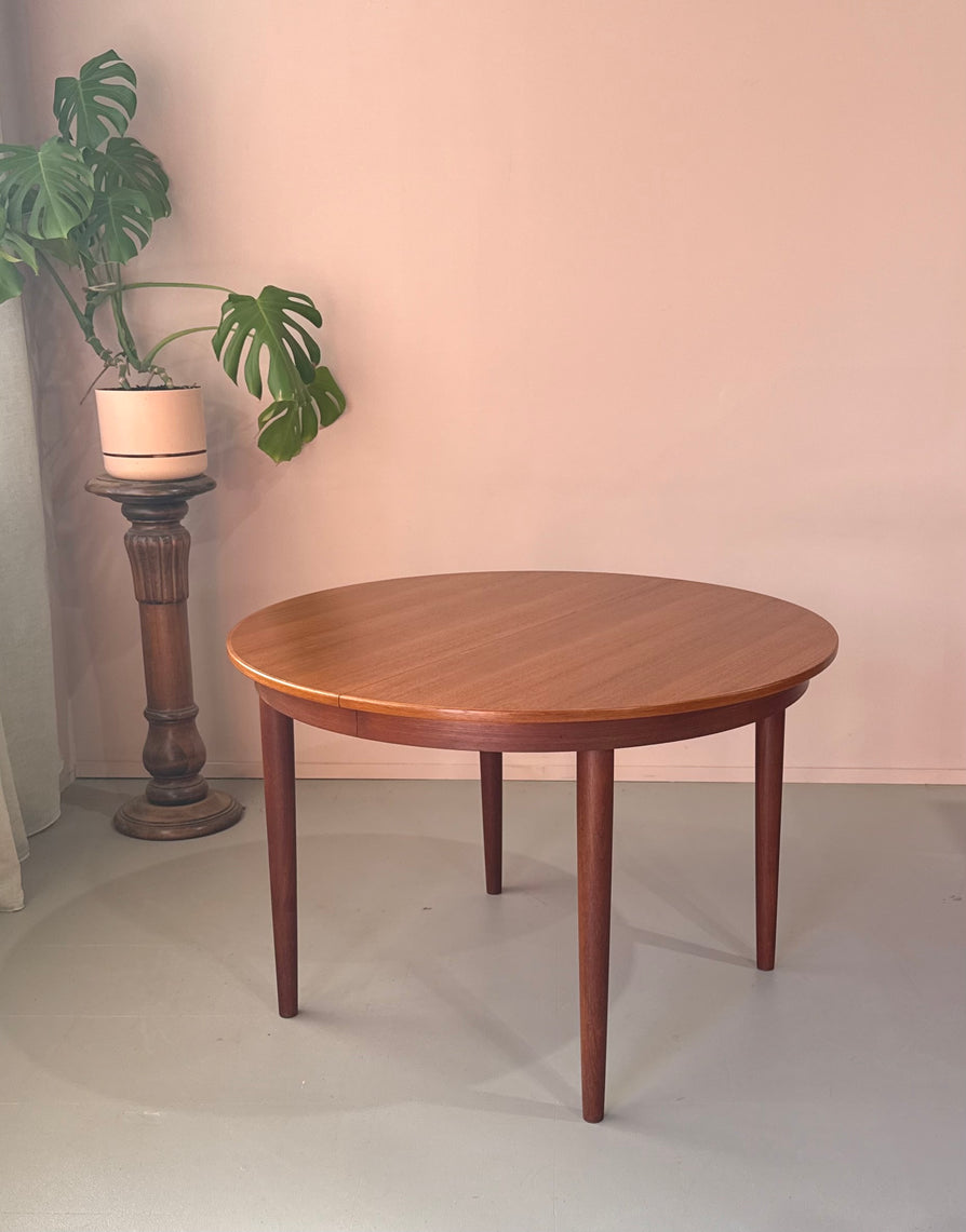 Round Danish Extension Dining Table in Teak