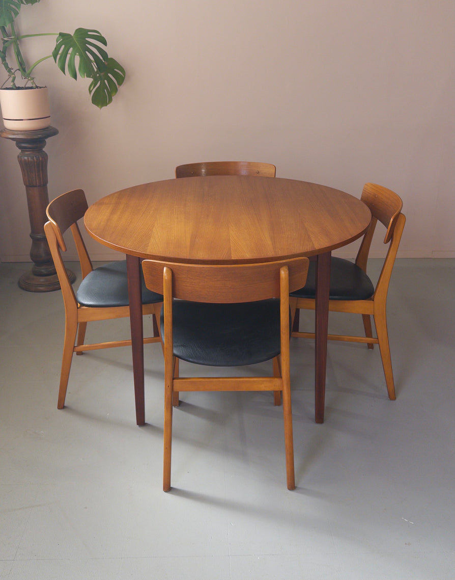 Round Danish Dining Table in Teak