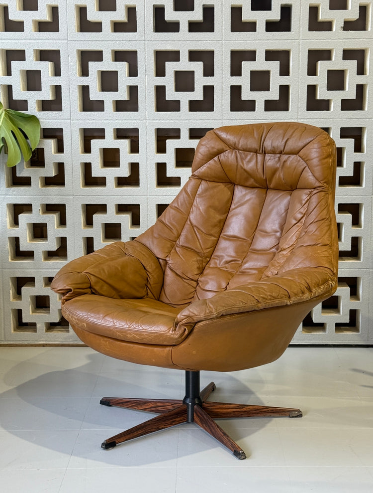 HW Klein Swivel Chair in Tan Leather