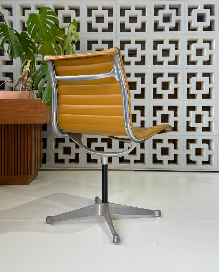 Early Model Eames for Herman Miller Aluminium EA105 Group Chair