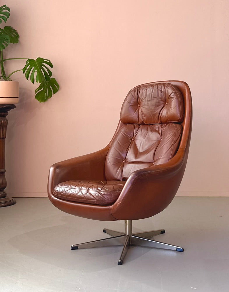 HW Klein Swivel Chair in Leather
