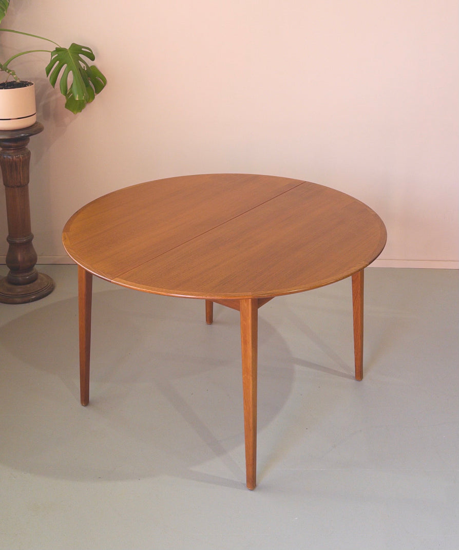 Round Mid-Century Extension Dining Table in Teak