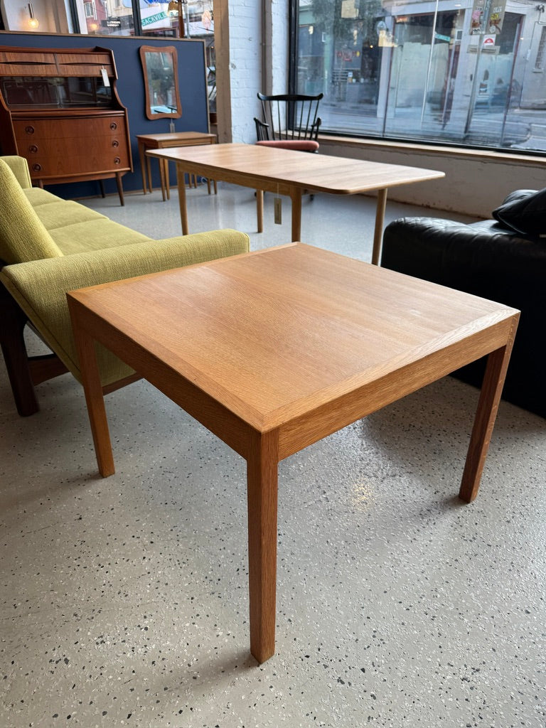 Hans Wegner Coffee / Corner Table Table in Oak