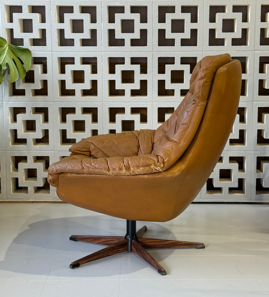 HW Klein Swivel Chair in Tan Leather