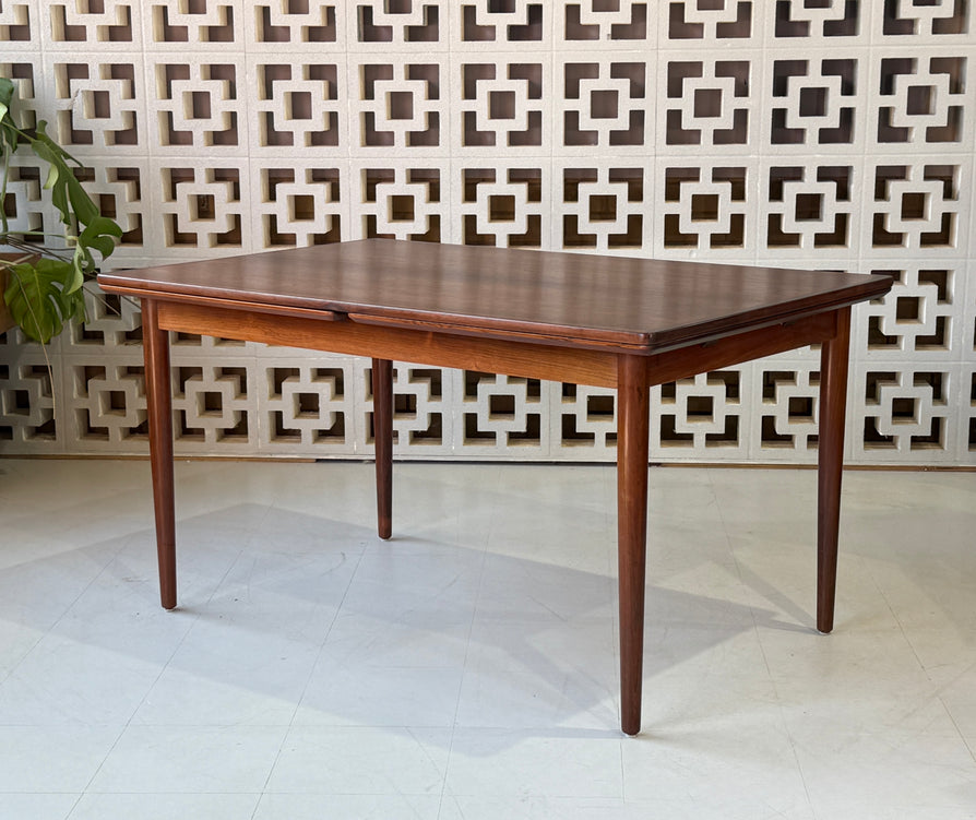 Fine Danish Extension Dining Table in Rosewood