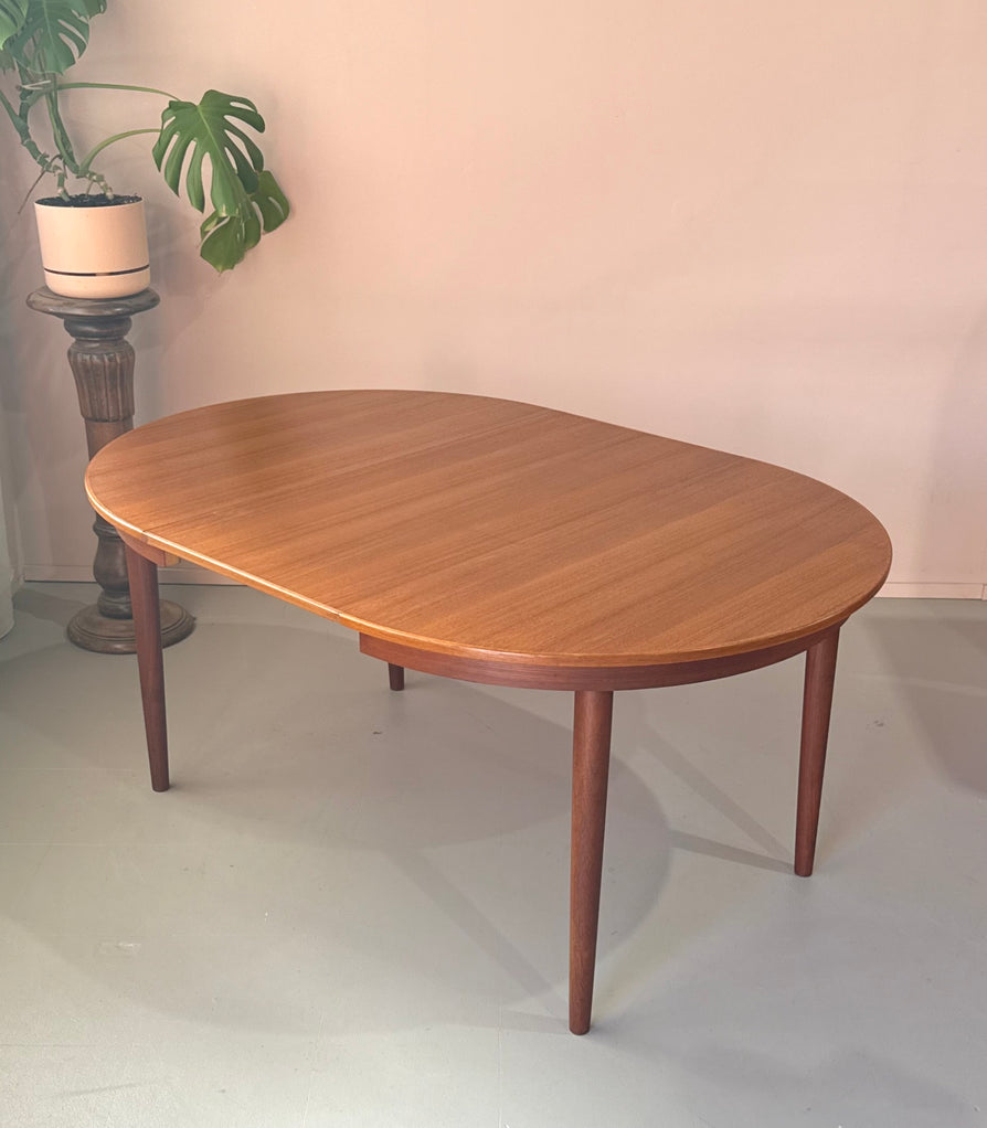 Round Danish Extension Dining Table in Teak