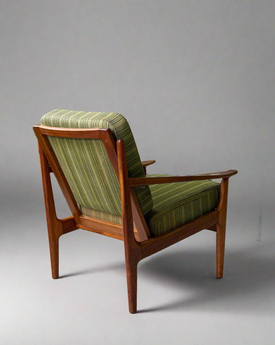 Mid-Century Easy Chair in Teak