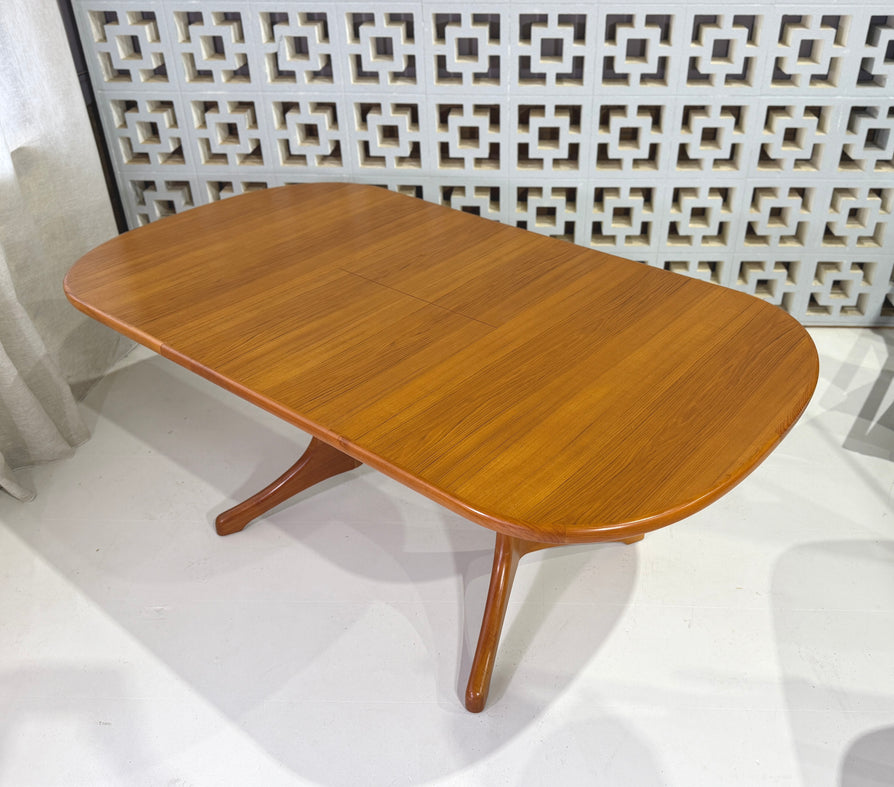 1980s Oval Extension Dining Table by Noblett