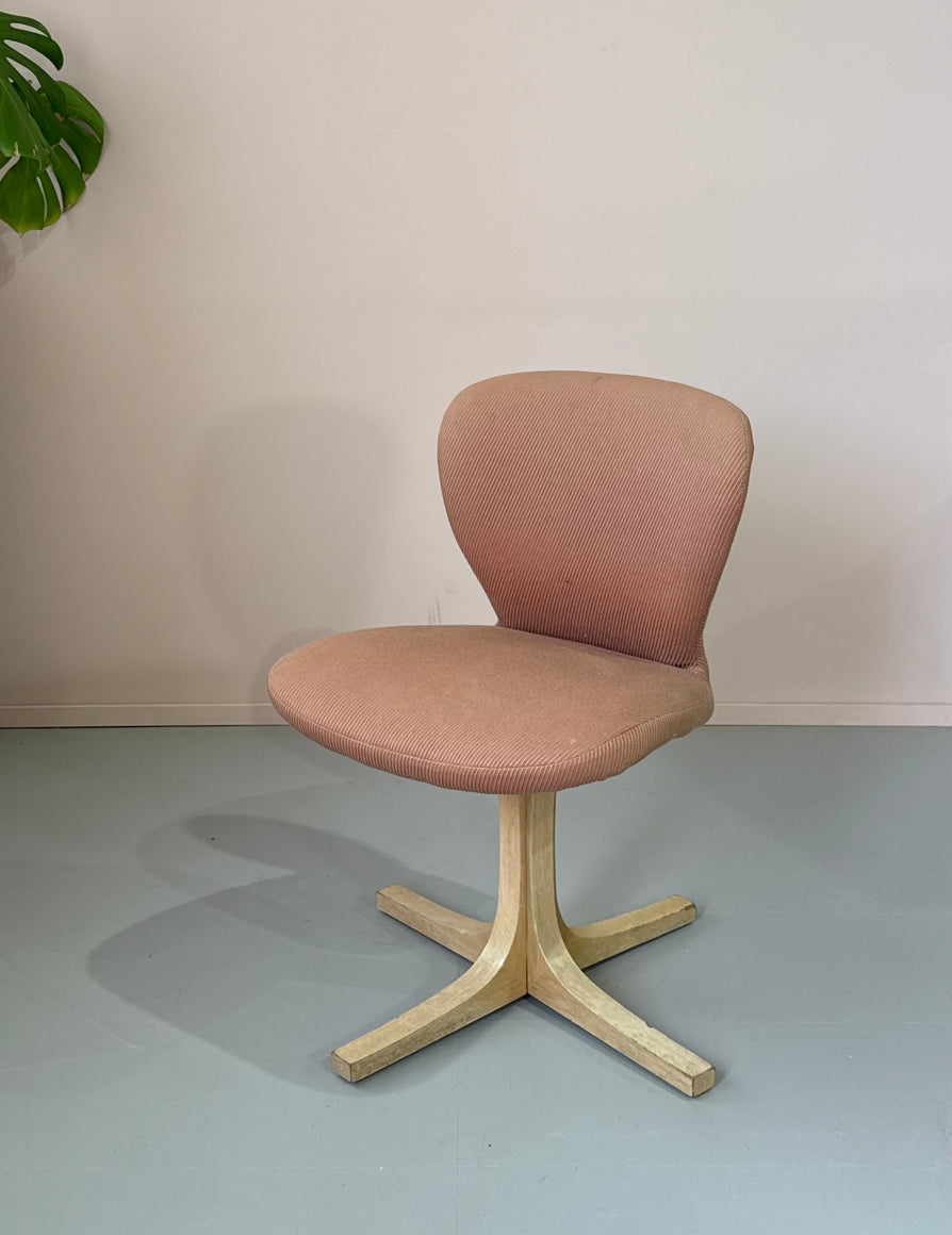 Catt Swivel Chair