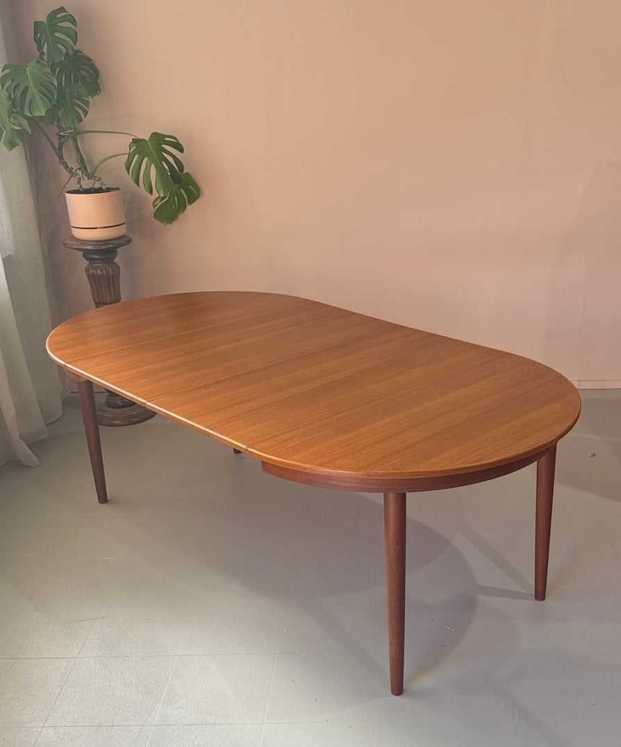 Round Danish Extension Dining Table in Teak