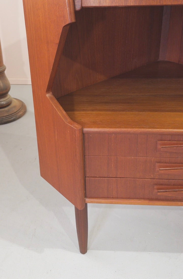 Omann Jun Corner Cabinet in Teak