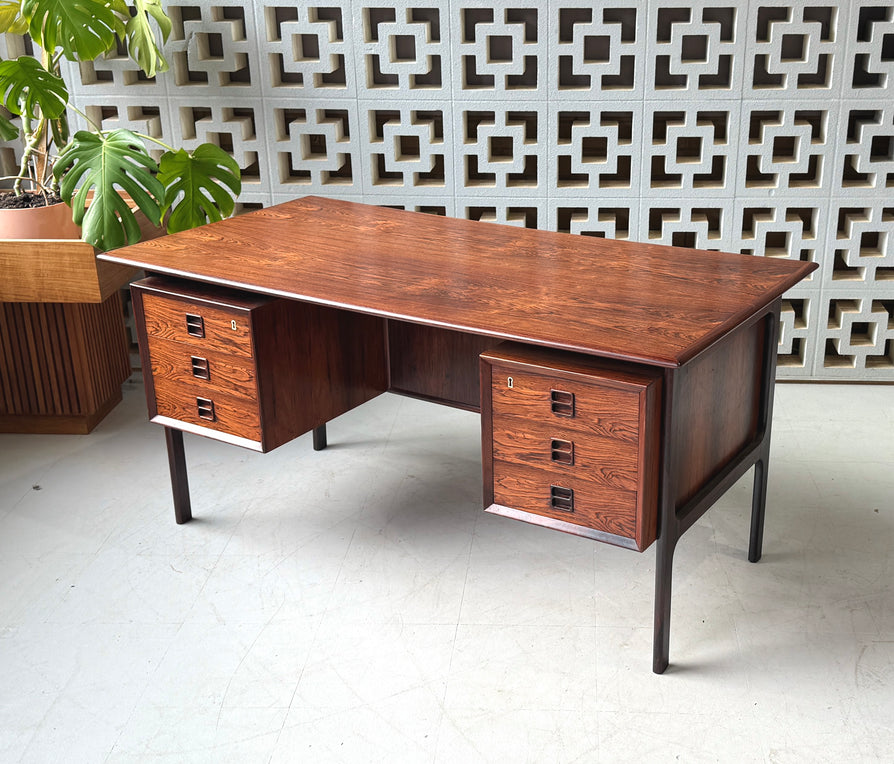 Arne Vodder Desk in Rosewood