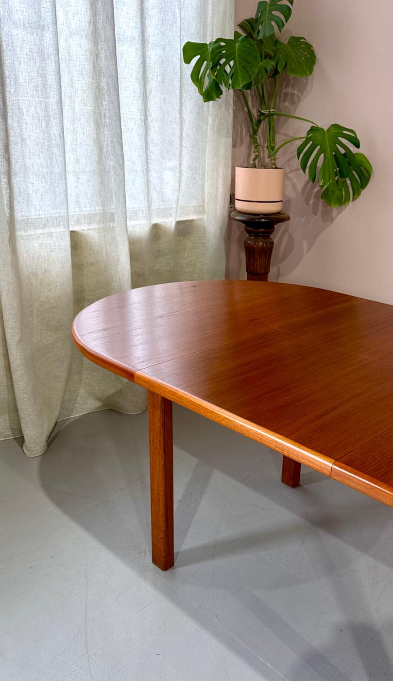 1970s Oval Extension Dining Table by Chiswell