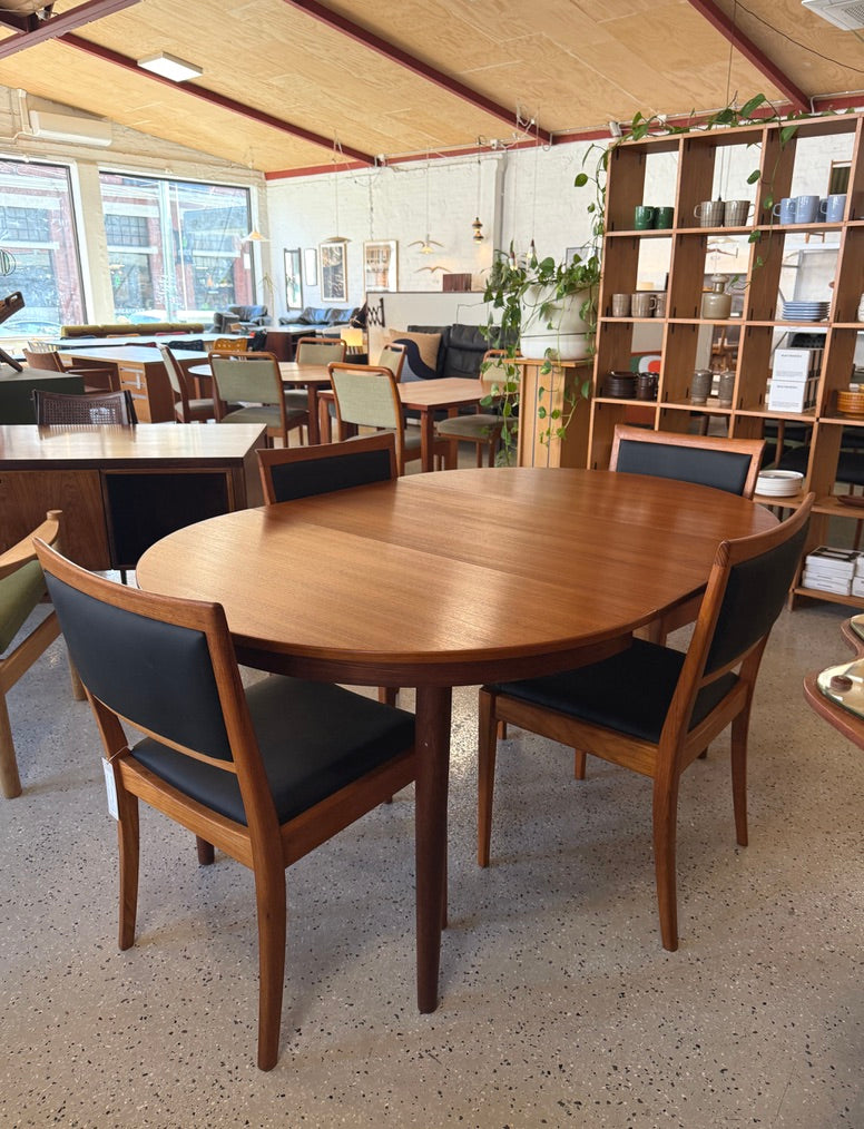 Round Danish Extension Dining Table in Teak