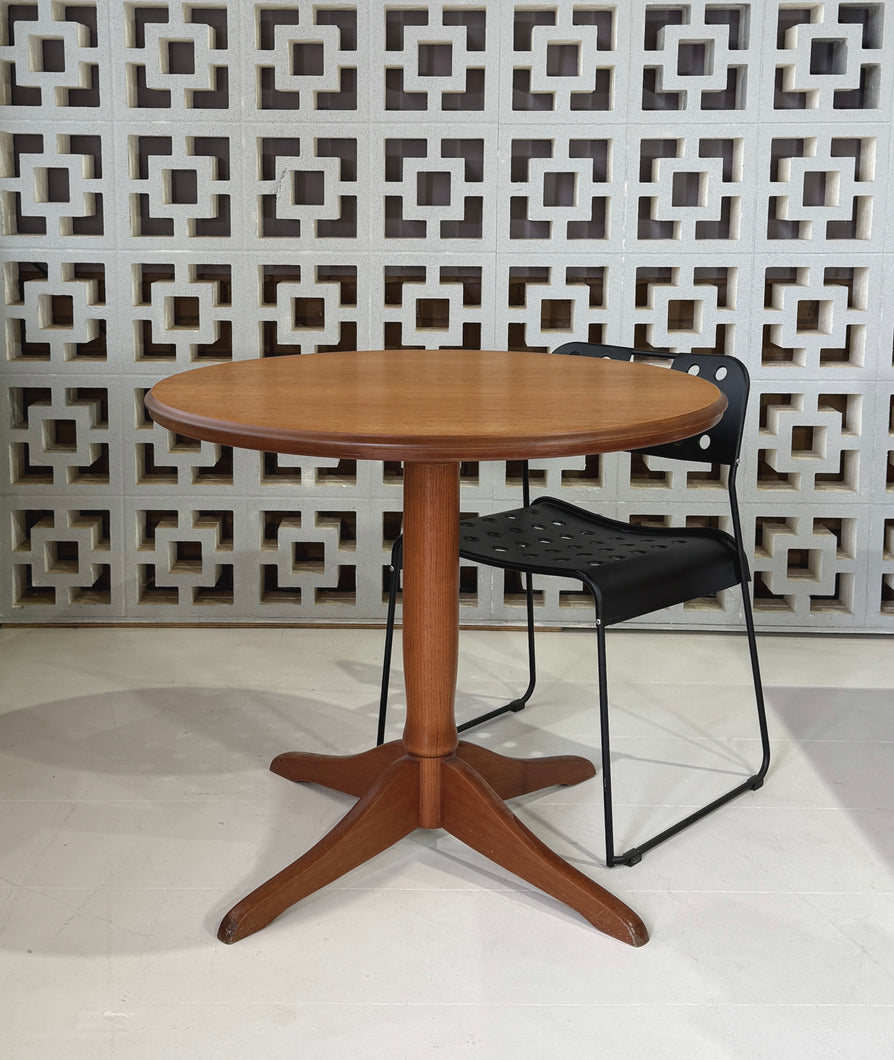 Round Mid-Century Pedestal Kitchen Table