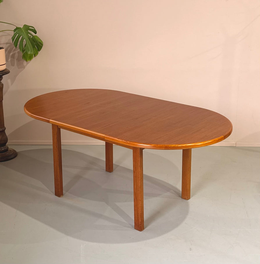 1970s Oval Extension Dining Table by Chiswell