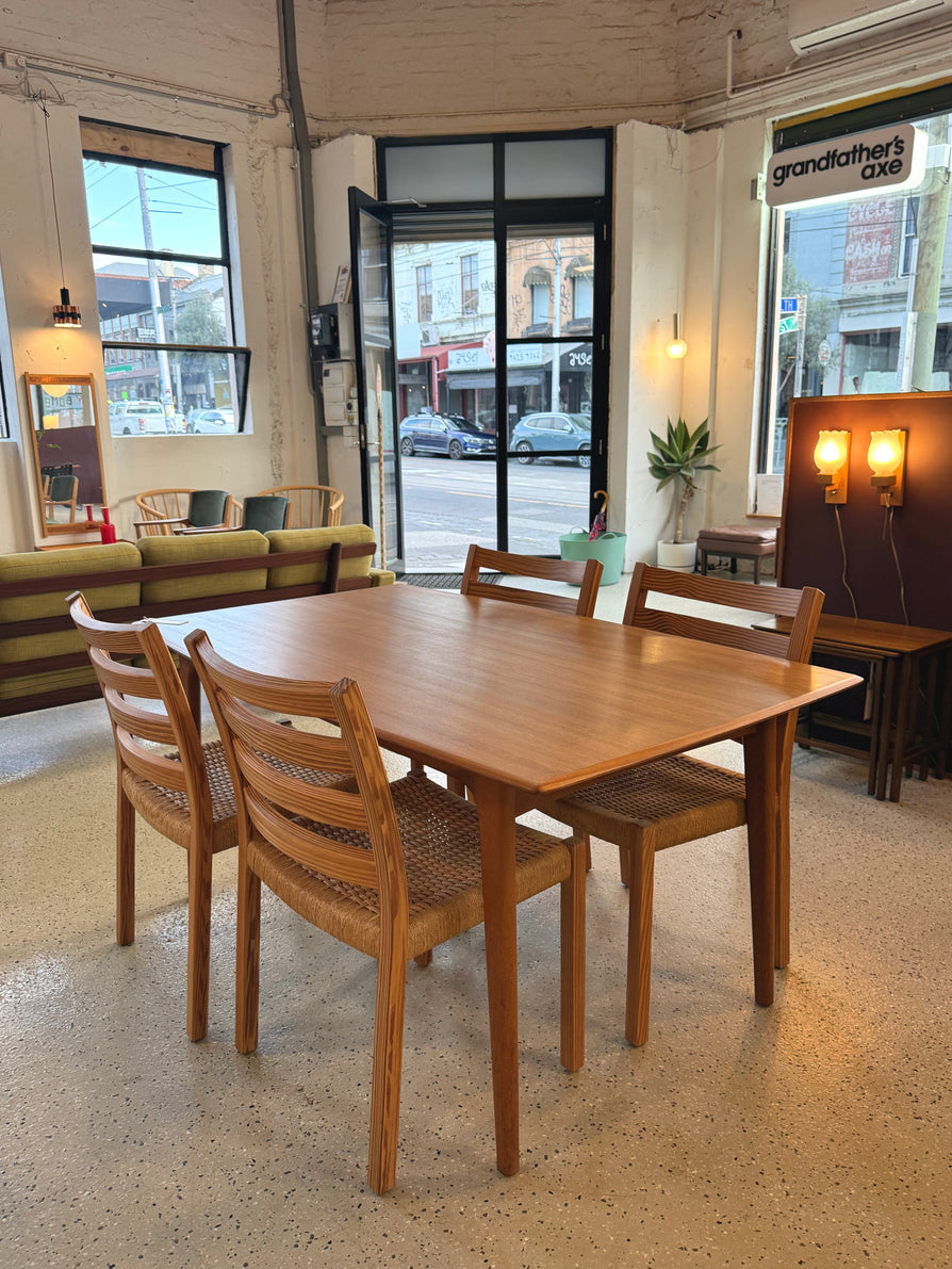 Four Møller 408 Dining Chairs in Nordic Pine