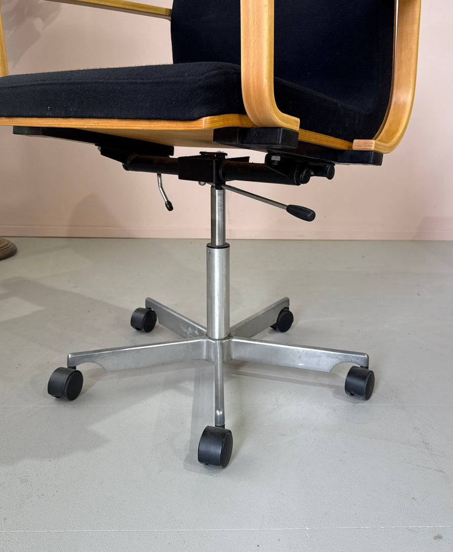 Norwegian Swivel Office Chair