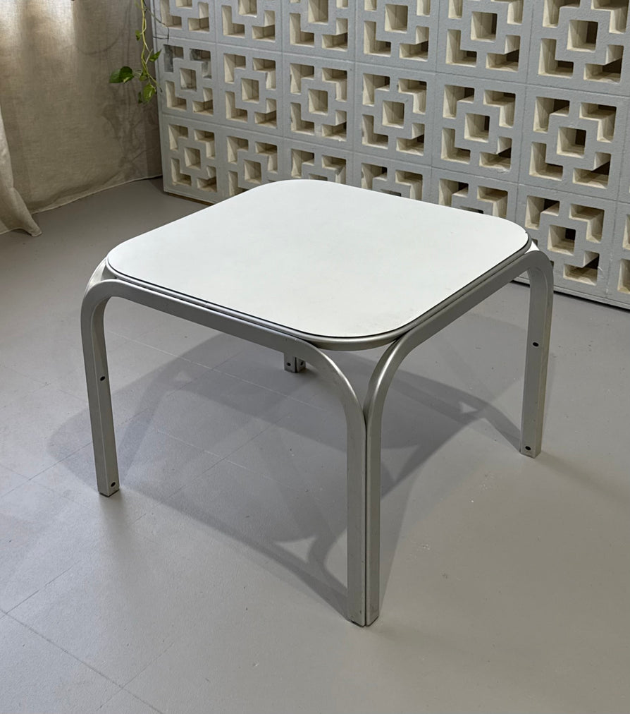 Jørn Utzon “New Angle” Corner Table