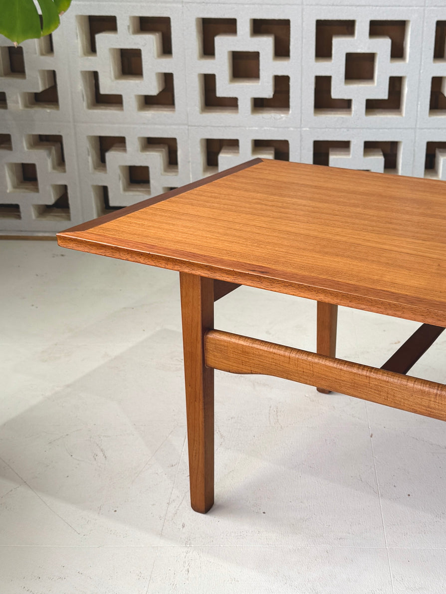 Low-Profile FLER 64 Coffee Table