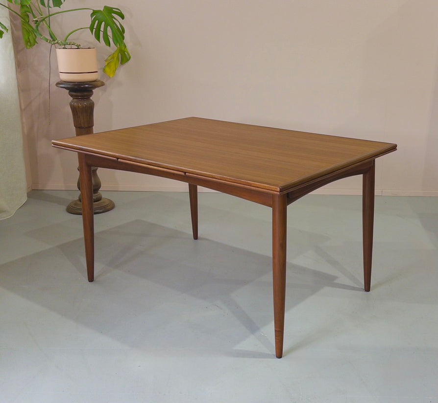 Rodd Extension Dining Table in Blackbean